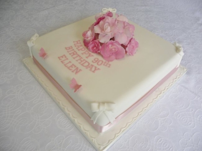 birthdaycakewithpinkroses-15200baa22b081