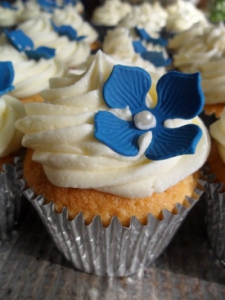 blueflowercupcakes151449035a6d31