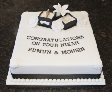 Rumunengagementringboxcake-15e60c0483e8da