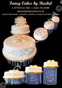 554-crystalwhiteandgoldweddingcake-15eaab203705df