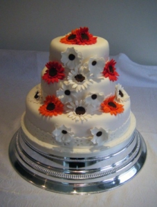 Hollyweddingcakewithgerberas14f1d29a6d5699