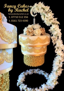 chandelierhangingweddingcakegold-15991f0ac01064