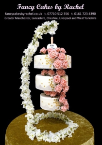 hangingchandeliercakewithpeachroses-156d1f31da3be6