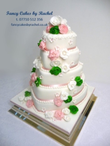 heartcakewithpinkandgreenroses-15417251e64c9c