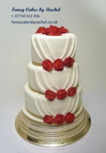 pleatsweddingcakewithroses-1544d105961a69