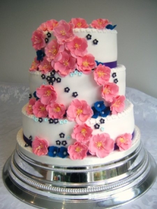 wildroseweddingcake1508679e25540e